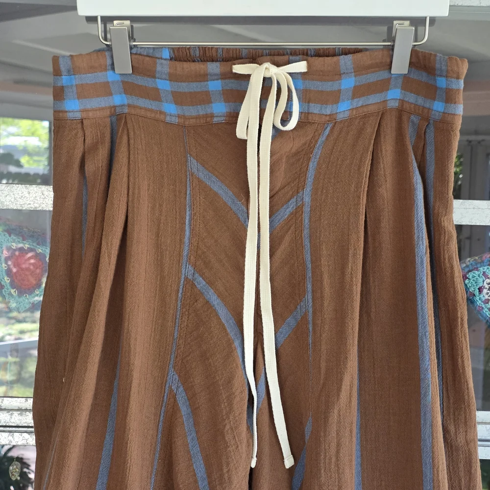 Loose-Fit Blue Button-Up Shirt and Brown Wide-Leg Pants Set - Picture 5 of 12